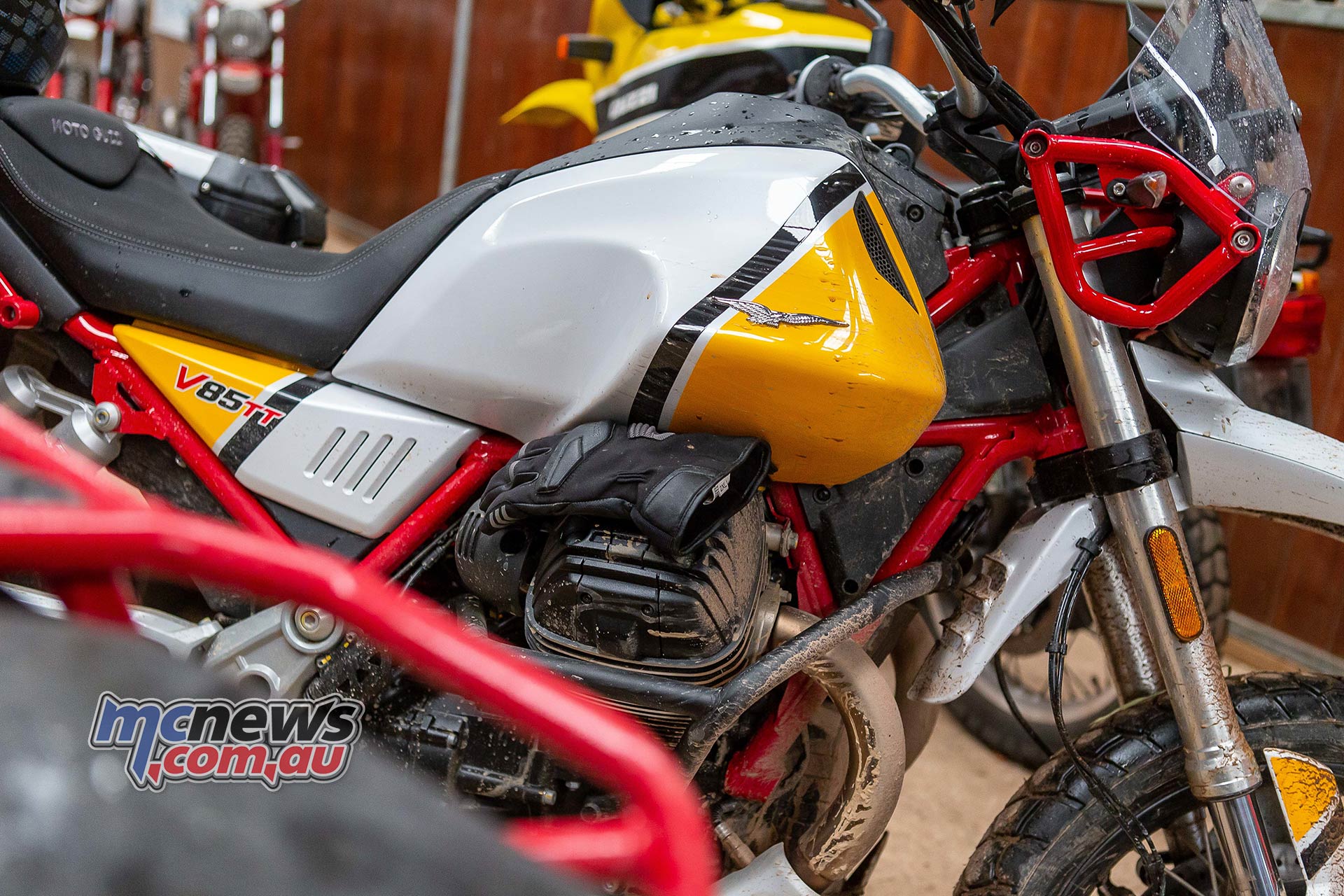 Moto Guzzi VTT Launch Head Gloves Moto Guzzi VTT Launch Head Gloves